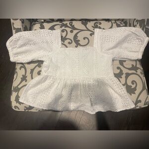 Doen White Eyelet Puff-Sleeve Peplum Top - Women size small! Excellent condition